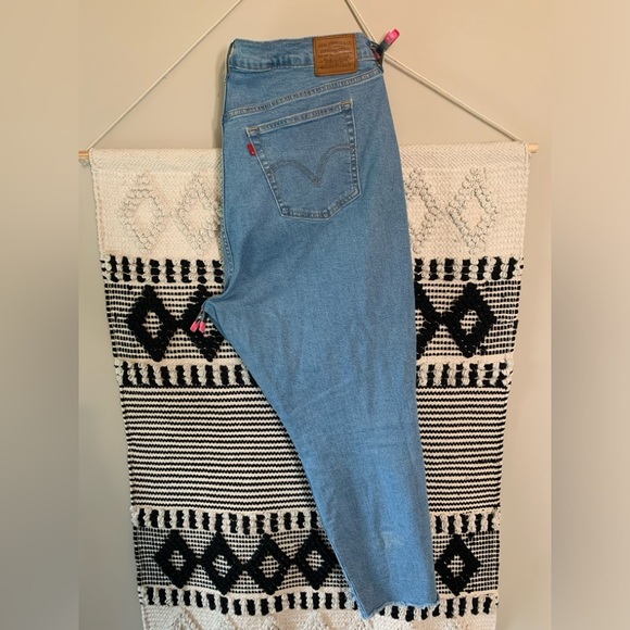 Levi’s Skinny Wedgie Jeans - Picture 3 of 5